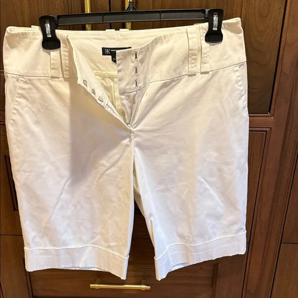 INC International Concepts Cream Women's Bermudas - Picture 1 of 10
